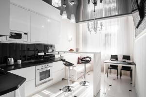 Kuchyňa alebo kuchynka v ubytovaní Barkar ArCadia Apartments