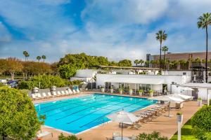 Swimmingpoolen hos eller tæt på Anaheim Hotel