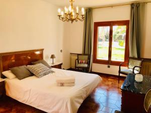 a bedroom with a large bed and a window at La Aldea in Aldea del Fresno