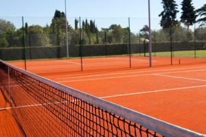 Tennis ja/või seinatennis majutusasutuses Assia Spa või selle läheduses