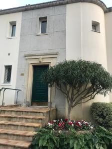 Фасад или вход в "L'olivadou" ST JEAN CAP FERRAT