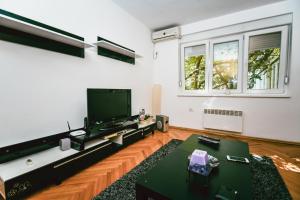 TV a/nebo společenská místnost v ubytování Square Vanilla Apartments