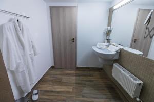 Bilik mandi di Hotel Casa David