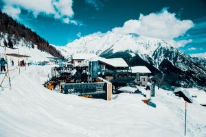 a ski lodge in the snow with a mountain in the background at Super G in Courmayeur