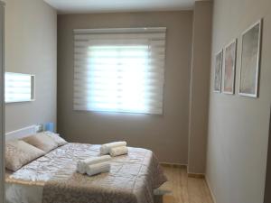 Łóżko lub łóżka w pokoju w obiekcie Apartamento DELUXE Benalmádena