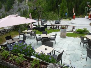 Aed väljaspool majutusasutust Hôtel Le Besso - Swiss Romantic Lodge Zinal