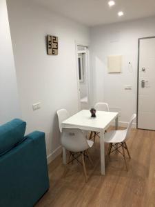 A seating area at Apartamentos Catedral Escalinata