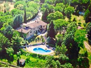 The swimming pool at or close to La Panoramica Gubbio - Maison de Charme - Casette e appartamenti self catering per vacanze meravigliose!