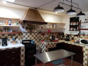 Kuchyň nebo kuchyňský kout v ubytování La Abuelita Hostal + 37 fotografií