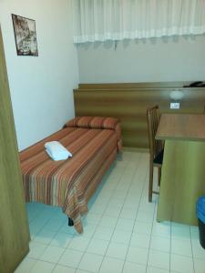 Postel nebo postele na pokoji v ubytování Hotel Lombardia