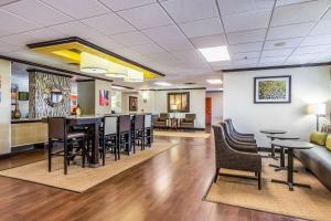 a waiting room at a hospital with tables and chairs at Motel 6-Conway, AR in Conway