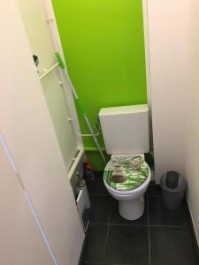 Koupelna v ubytování APPARTEMENT Deux chambres Salon Parking Rouen Kindarena