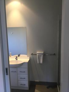 Kilcunda Ocean View Motel的一间浴室