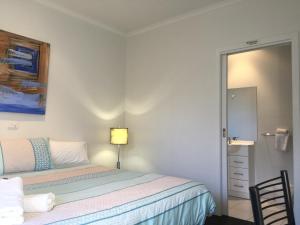 Kilcunda Ocean View Motel客房内的一张或多张床位