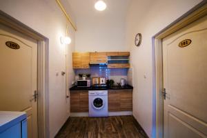No. 11 Apartment with 2 bathrooms next to railway station 1074 Budapest, ??? ?????? Budapest 7.district szovetseg ut.11.foldszint  ajto:9 kép - 2
