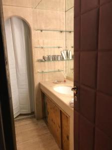 Phòng tắm tại Cedro Terrace&Jacuzzi - Loft in Trastevere