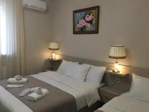 Postel nebo postele na pokoji v ubytování Family Hotel Triston + 37 fotografií