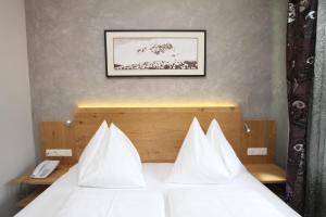 Katil atau katil-katil dalam bilik di Hotel Almrausch