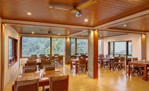 Reštaurácia alebo iné gastronomické zariadenie v ubytovaní CONTOUR ISLAND RESORT & SPA by CITRINE