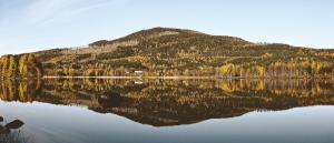 a mountain with its reflection in a lake at Sara´s Bed and Breakfast in Erikslund