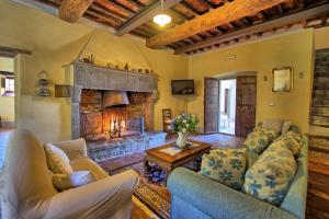 a living room with a couch and a fireplace at Poggiolino by PosarelliVillas in Chitignano