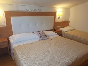 Posteľ alebo postele v izbe v ubytovaní Alphotel Milano
