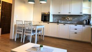 Kuchnia lub aneks kuchenny w obiekcie Lux Garden Apartment