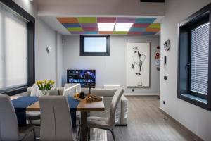 TV a/nebo společenská místnost v ubytování Star Wars Apartment