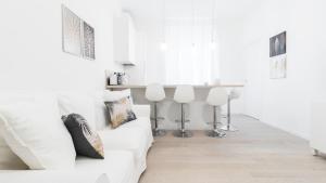 A seating area at Italianway - Vincenzo Monti 36