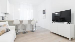 A television and/or entertainment centre at Italianway - Vincenzo Monti 36