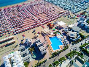 Bazén v ubytování Hotel Miramare nebo v jeho okolí