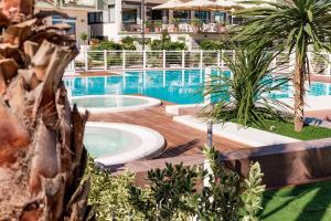Bazén v ubytování Hotel Miramare nebo v jeho okolí