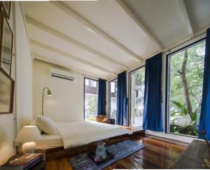 Postel nebo postele na pokoji v ubytování Arthit -Tara Lodge