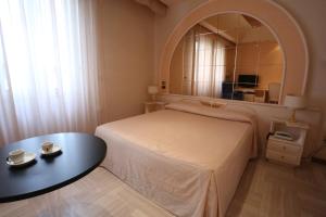 Postel nebo postele na pokoji v ubytování Hotel Europa