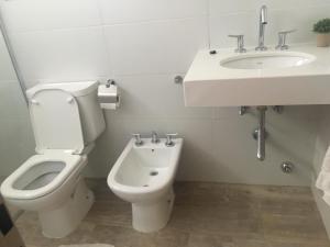 a bathroom with a toilet and a sink at 9 de Julio 2200 in Rosario