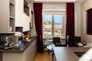 A kitchen or kitchenette at Top Floor Trastevere