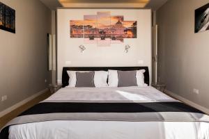 A bed or beds in a room at Top Floor Trastevere