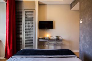 A television and/or entertainment centre at Top Floor Trastevere