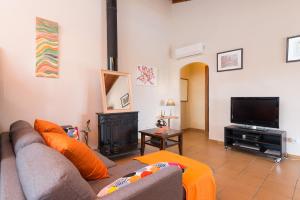A television and/or entertainment centre at Can Gallu - Adults Only.