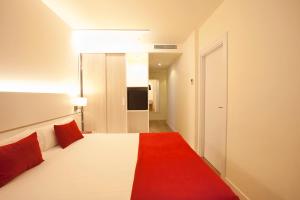 Posteľ alebo postele v izbe v ubytovaní Hotel Pompaelo Plaza del Ayuntamiento & Spa