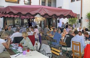 Restaurant o un lloc per menjar a Hotel zur Post limburg Bad camberg
