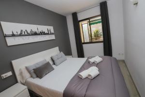 A bed or beds in a room at DIFFERENTFLATS Costa d' Or II