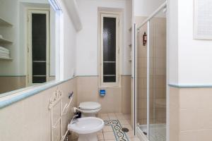 A bathroom at Residenza Romana Még 36 kép
