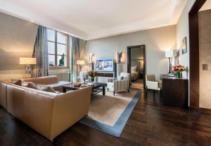 Ein Sitzbereich in der Unterkunft Hôtel Métropole Genève