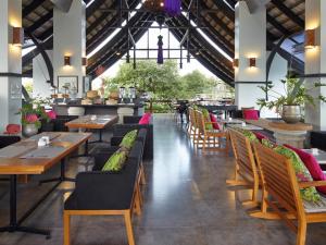 A restaurant or other place to eat at Villa Villa Pattaya