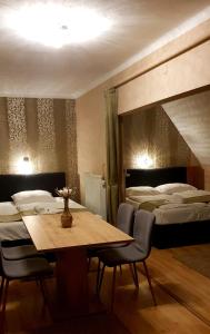 Postel nebo postele na pokoji v ubytování Gasthof Kreischberg