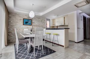 Kuchyň nebo kuchyňský kout v ubytování Riva Residence