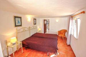 Ein Bett oder Betten in einem Zimmer der Unterkunft Mabruka - charming, Finca style holiday villa in Benissa