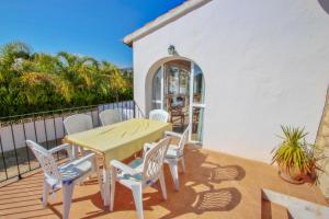 Ein Balkon oder eine Terrasse in der Unterkunft Mabruka - charming, Finca style holiday villa in Benissa
