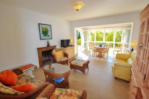 Ein Sitzbereich in der Unterkunft Mabruka - charming, Finca style holiday villa in Benissa